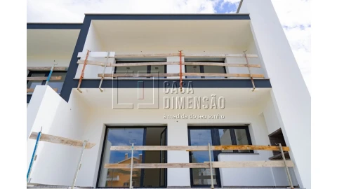 Moradia T4 para Venda em Corroios