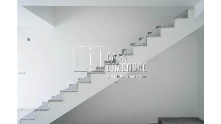 Moradia T4 para Venda em Corroios Foto 13