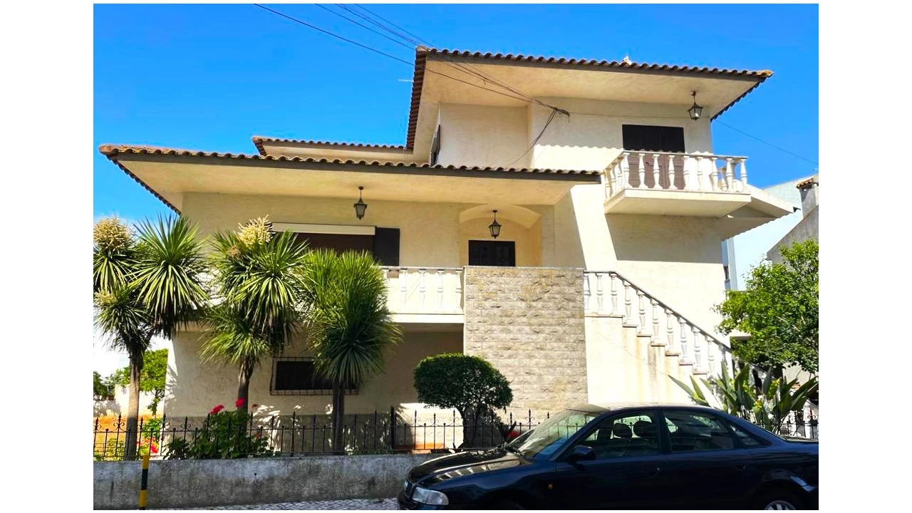 Moradia T6 para Venda em Carregado e Cadafais Foto 1