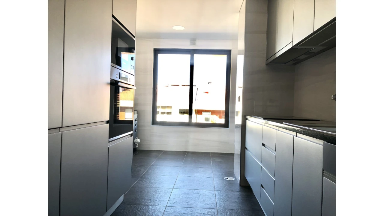 Apartamento T4 para Venda em Cedofeita, Santo Ildefonso, Sé, Miragaia, São Nicolau e Vitória Foto 4