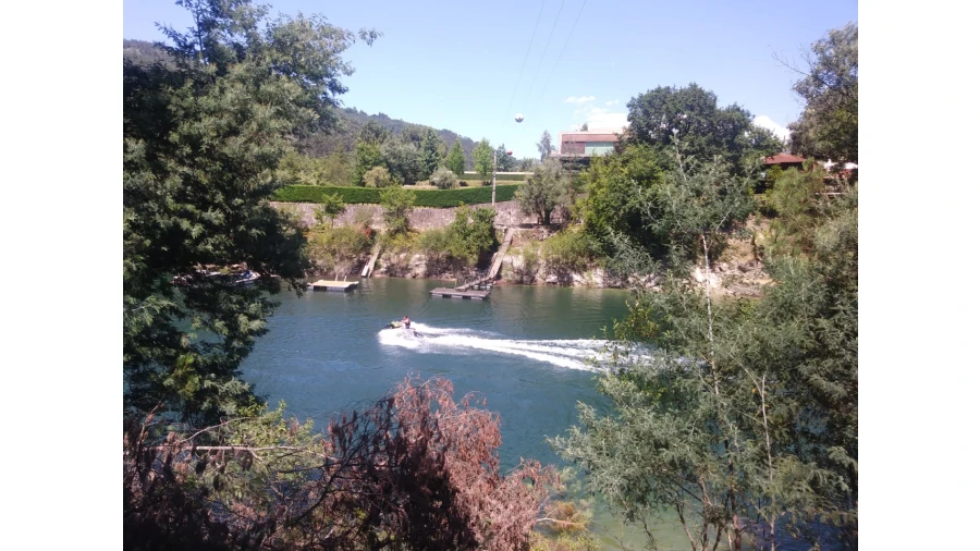 Terreno para Venda em Caniçada e Soengas Foto 2