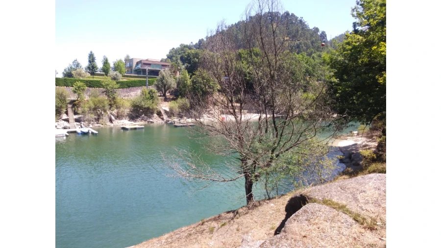 Terreno para Venda em Caniçada e Soengas Foto 8