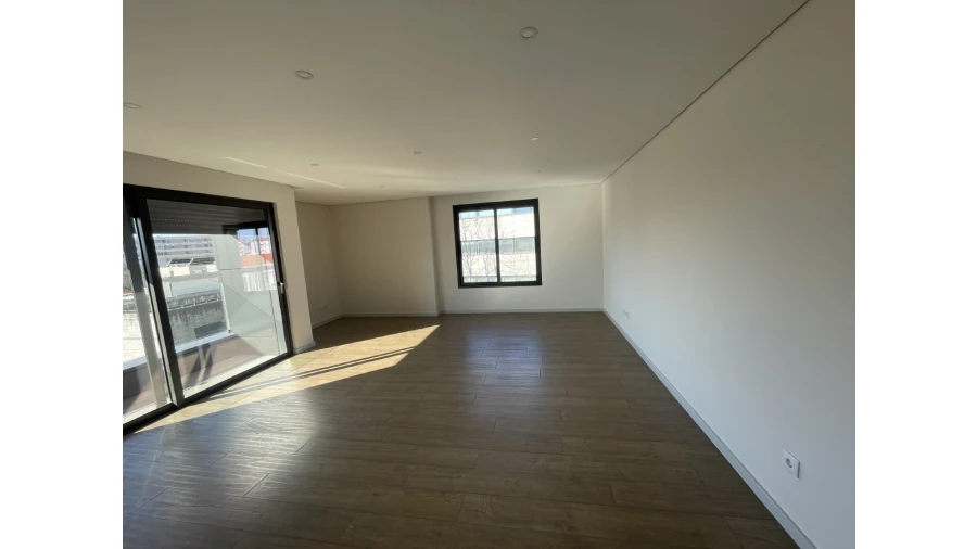 Apartamento T3 para Venda em Cedofeita, Santo Ildefonso, Sé, Miragaia, São Nicolau e Vitória Foto 2
