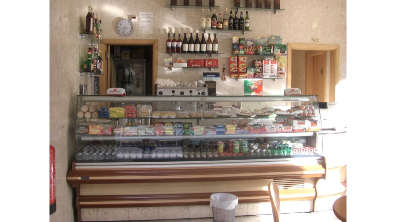 Negócio para Venda em Almada, Cova da Piedade, Pragal e Cacilhas Foto 1