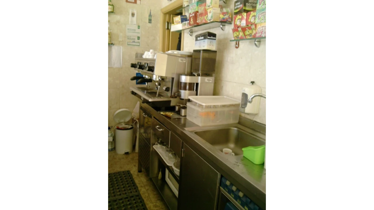 Negócio para Venda em Almada, Cova da Piedade, Pragal e Cacilhas Foto 3