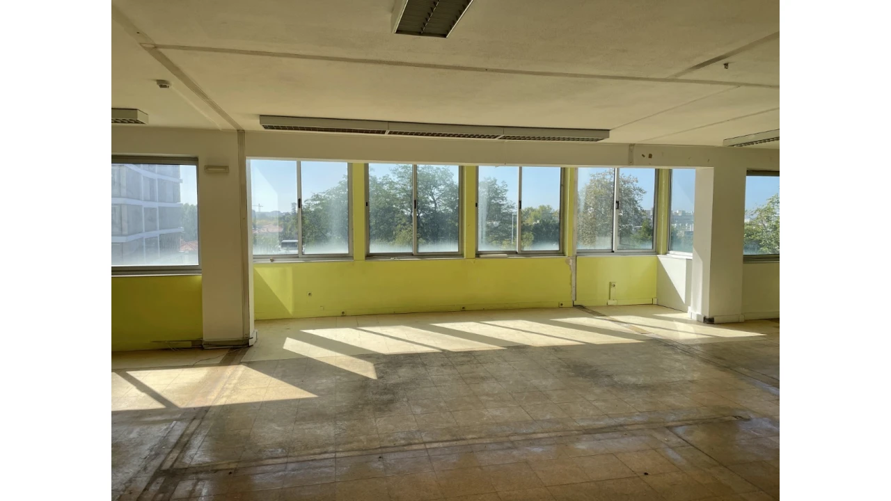 Escritório para Venda em Lordelo do Ouro e Massarelos Foto 1