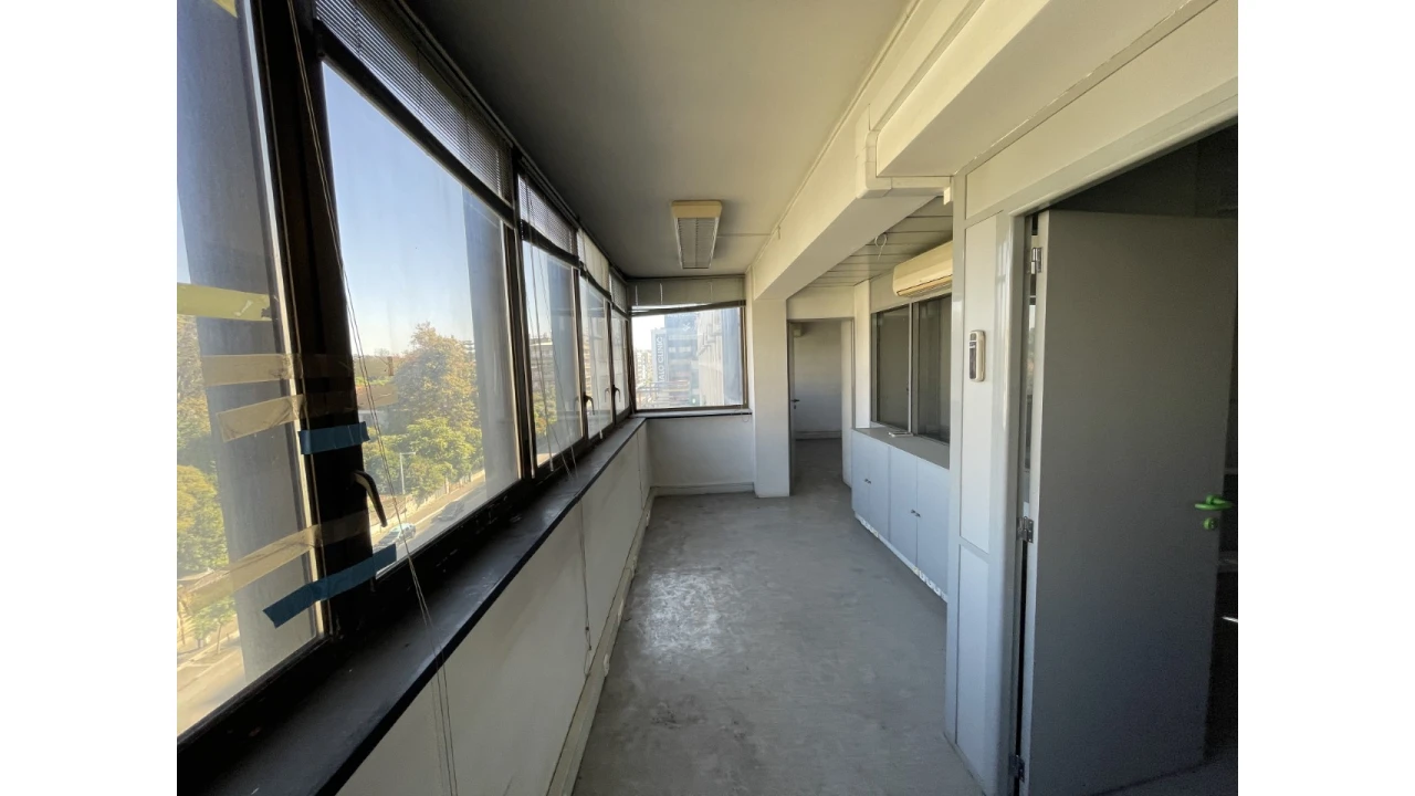 Escritório para Venda em Lordelo do Ouro e Massarelos Foto 3