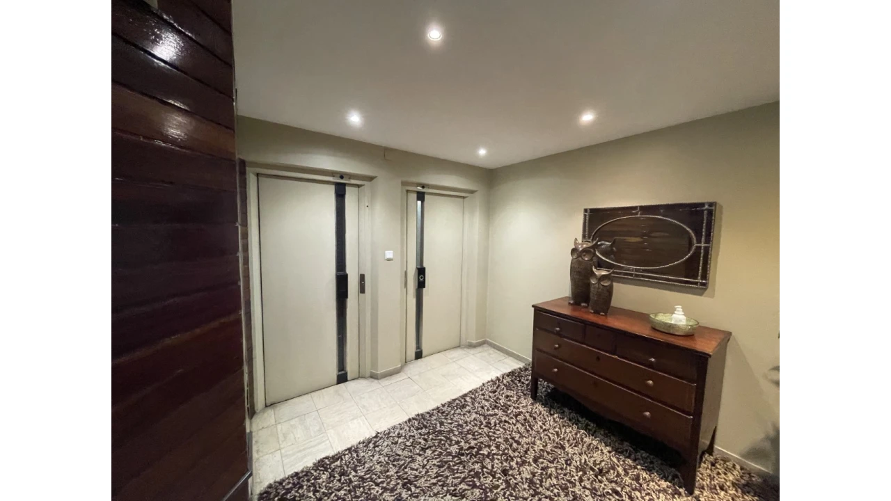 Escritório para Venda em Lordelo do Ouro e Massarelos Foto 4