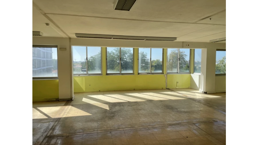 Escritório para Venda em Lordelo do Ouro e Massarelos Foto 1