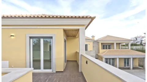 Moradia T4 para Venda em Albufeira e Olhos de Água