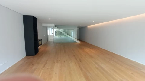 Moradia T5 para Venda em Aldoar, Foz do Douro e Nevogilde