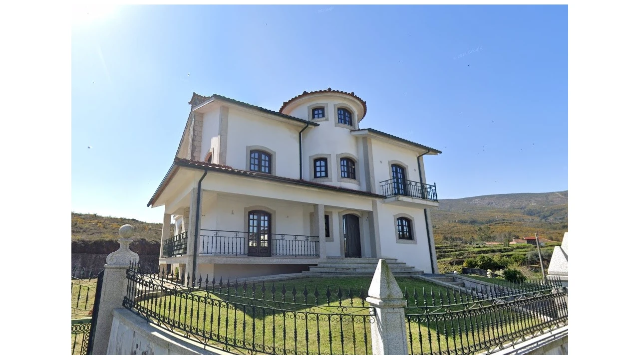 Moradia T5 para Venda em Cabração e Moreira do Lima Foto 1