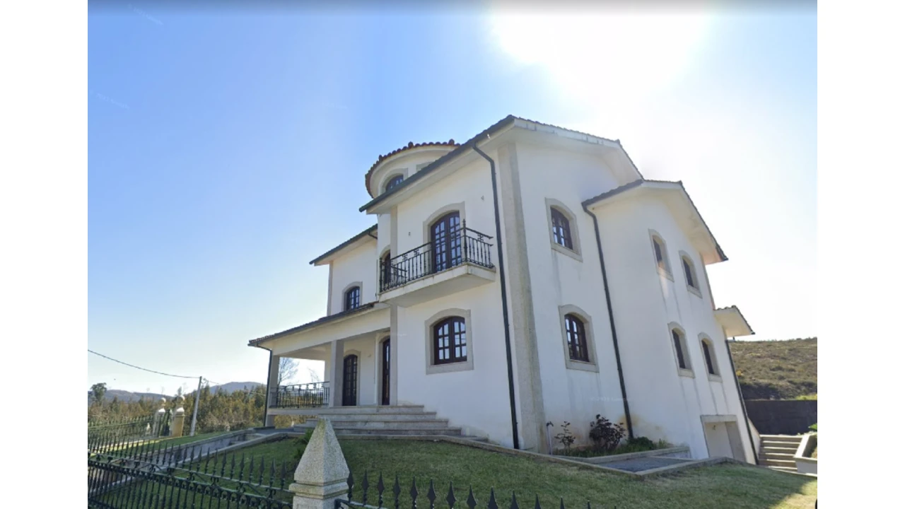 Moradia T5 para Venda em Cabração e Moreira do Lima Foto 3