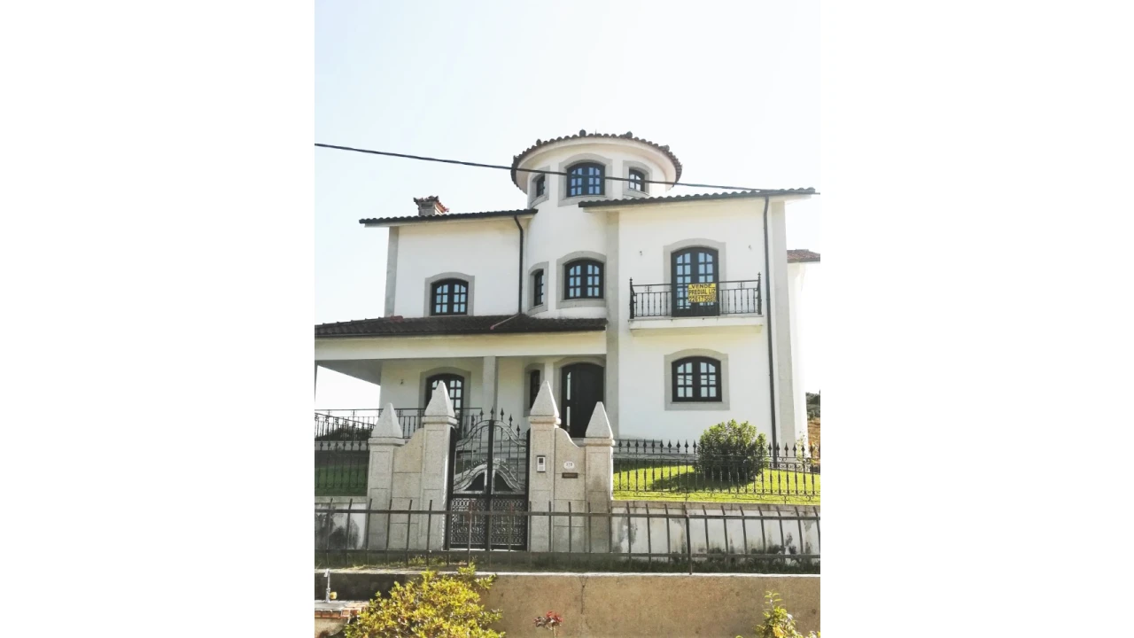 Moradia T5 para Venda em Cabração e Moreira do Lima Foto 2