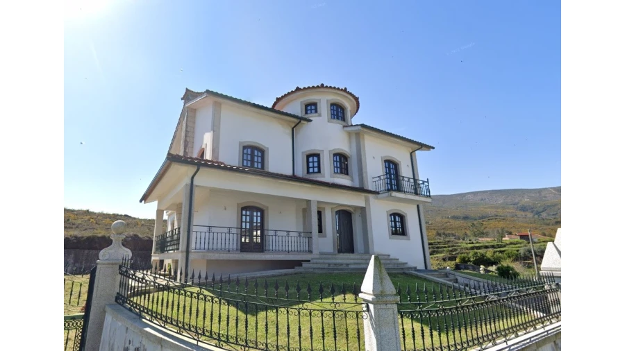 Moradia T5 para Venda em Cabração e Moreira do Lima Foto 1