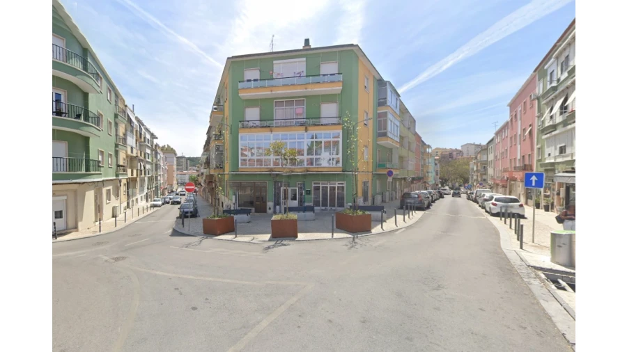 Armazém para Venda em Odivelas Foto 1