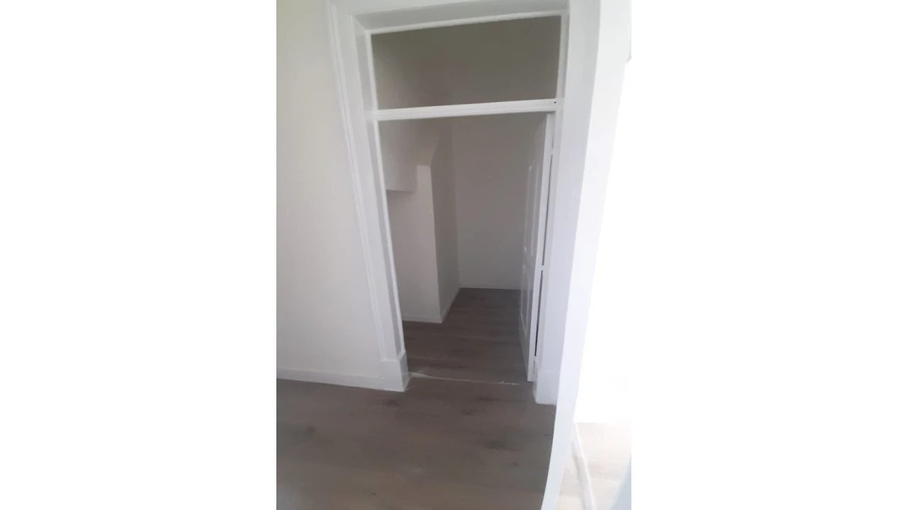 Apartamento T2 para Venda em Campolide Foto 9