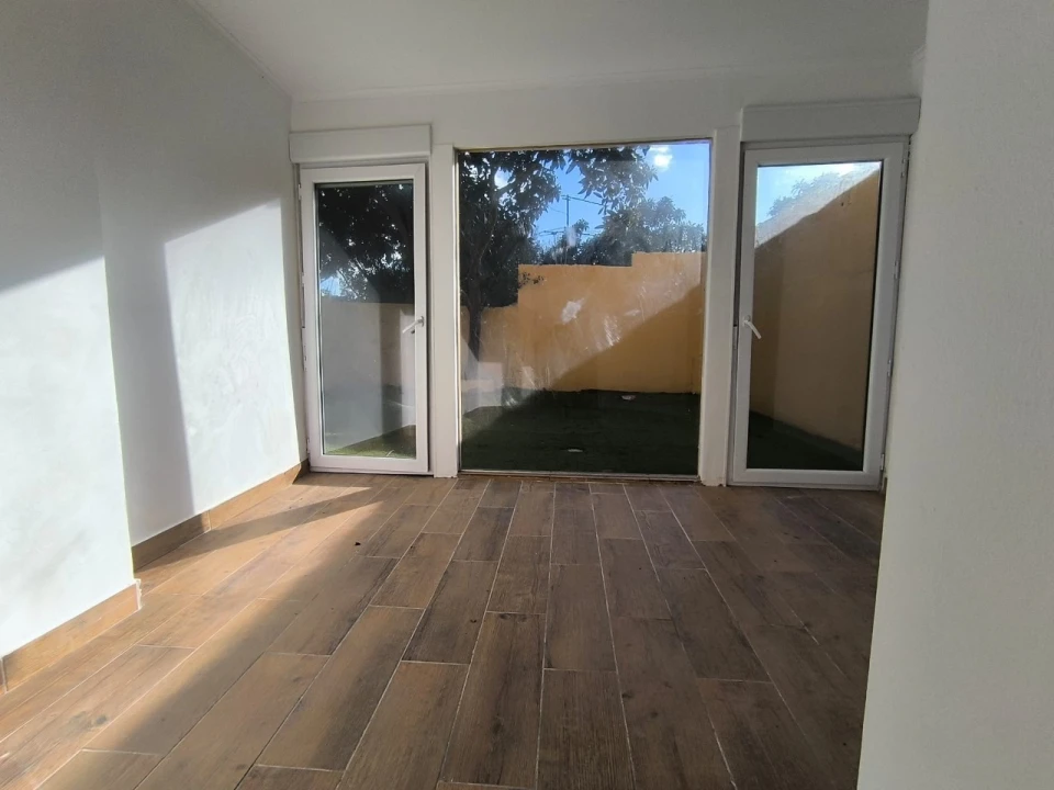 Apartamento T2 para Venda em Campolide Foto 1