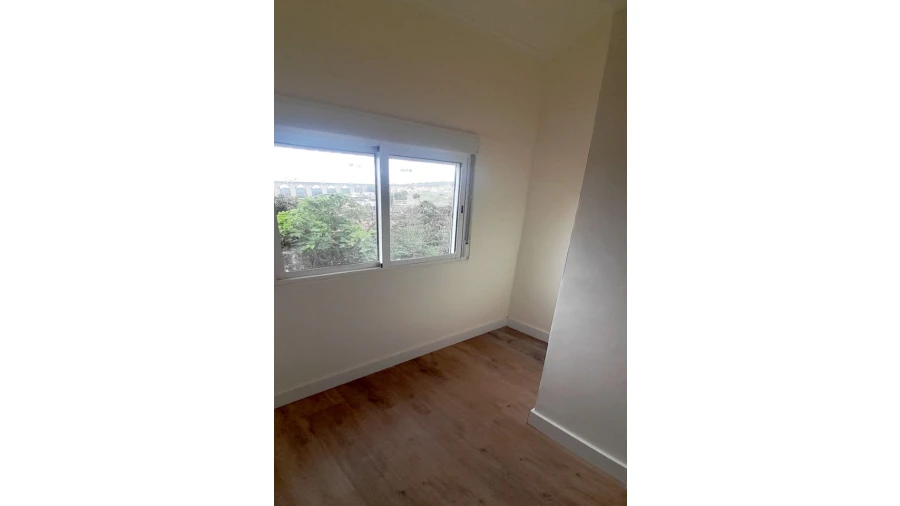 Apartamento T2 para Venda em Campolide Foto 5