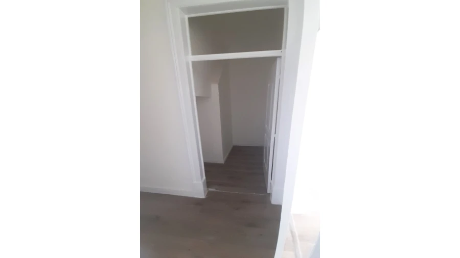 Apartamento T2 para Venda em Campolide Foto 9