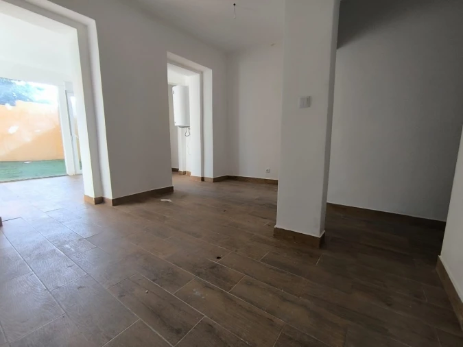 Apartamento T2 para Venda em Campolide Foto 12