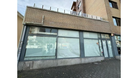 Loja para Venda em Mafamude e Vilar do Paraíso