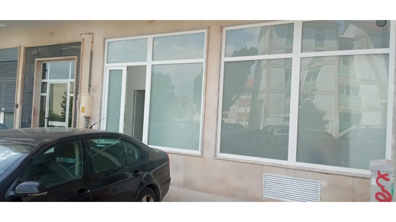 Loja para Venda em Laranjeiro e Feijó Foto 1