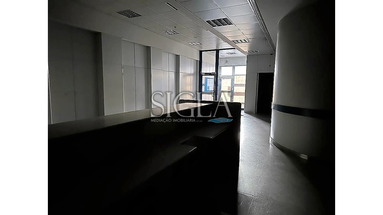 Loja para Arrendamento em Mafamude e Vilar do Paraíso Foto 2