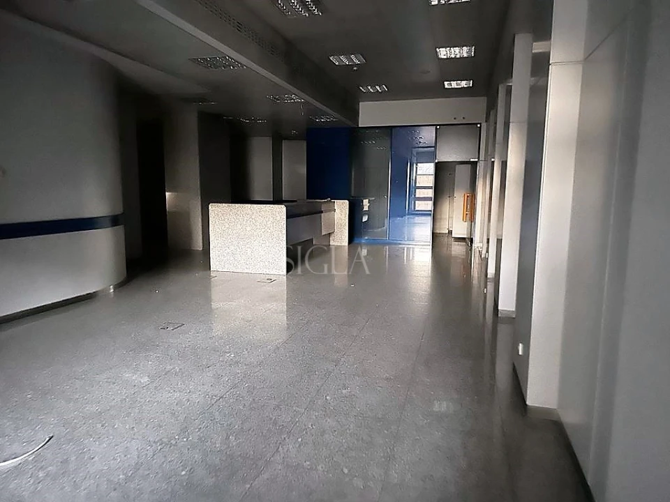 Loja para Arrendamento em Mafamude e Vilar do Paraíso Foto 1