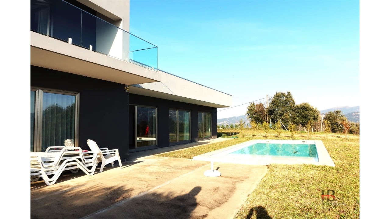 Quinta T4 para Venda em Sobrado e Bairros Foto 1