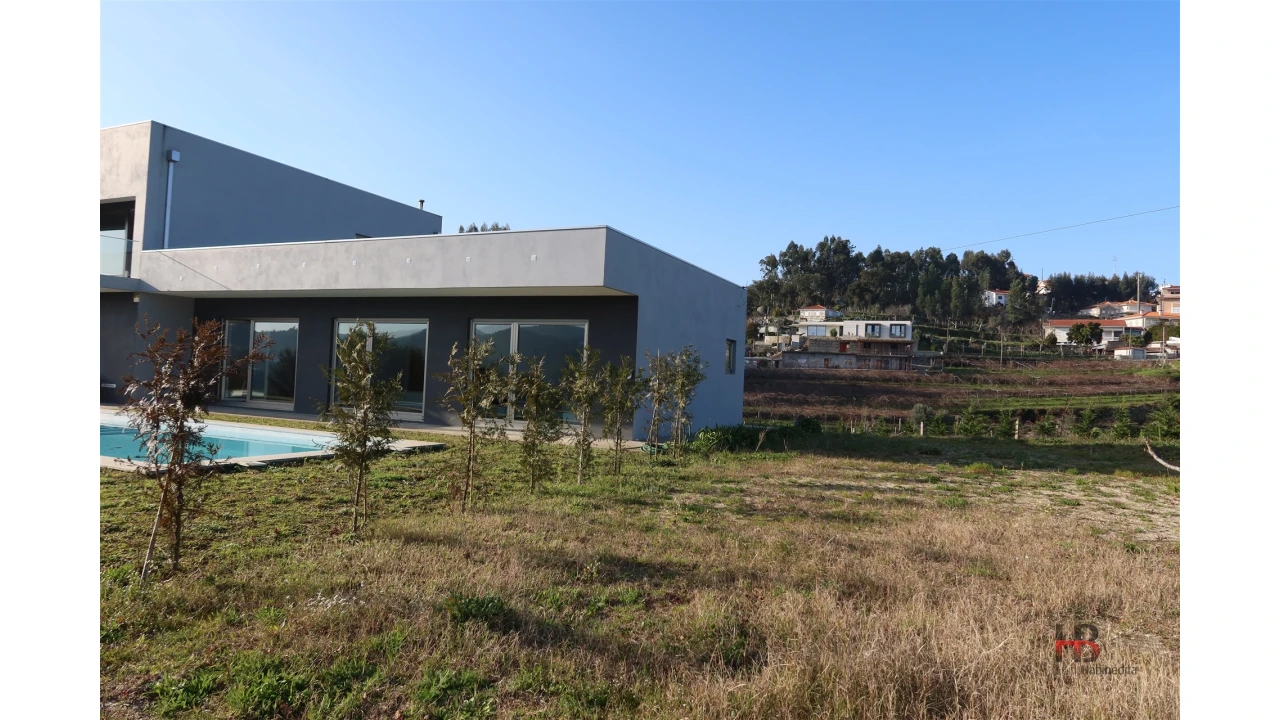 Quinta T4 para Venda em Sobrado e Bairros Foto 5