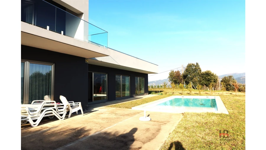 Quinta T4 para Venda em Sobrado e Bairros Foto 1