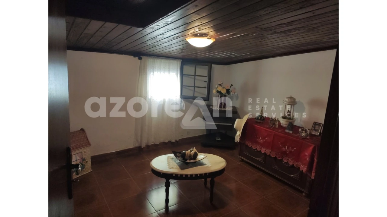 Moradia T3 para Venda em Feteiras Foto 18