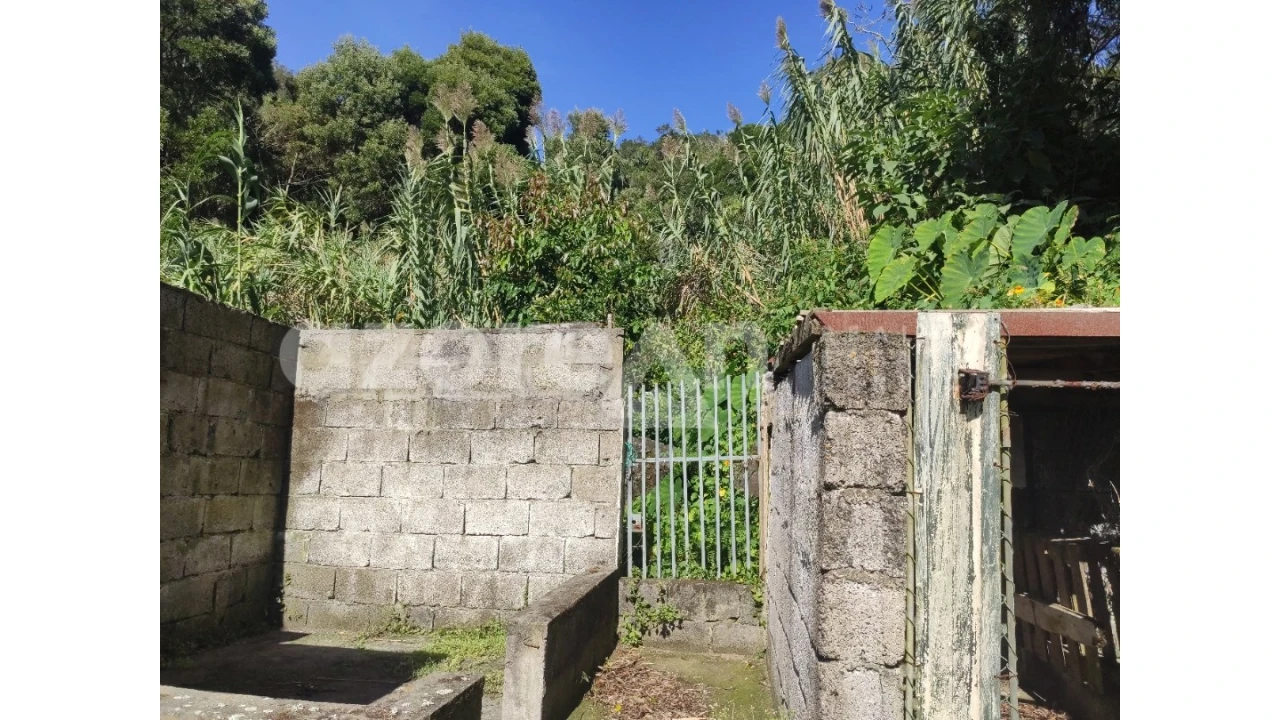 Moradia T3 para Venda em Feteiras Foto 38