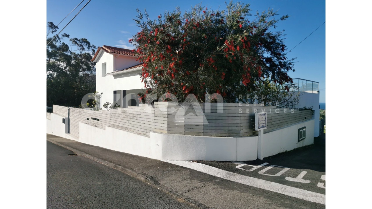 Moradia T3 para Venda em Pico da Pedra Foto 2