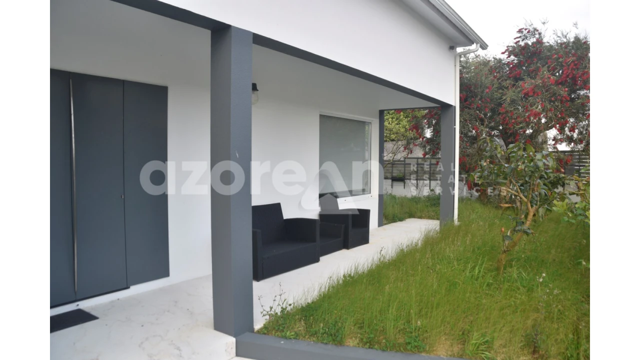 Moradia T3 para Venda em Pico da Pedra Foto 3