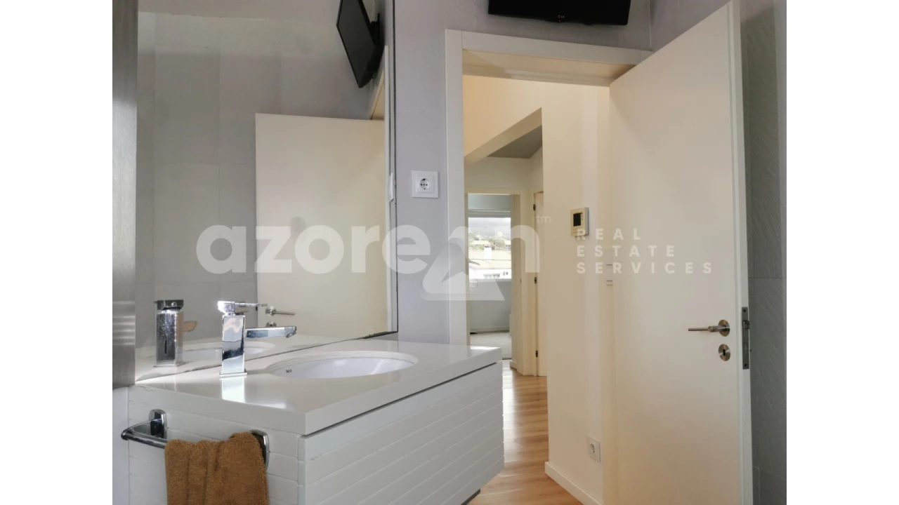 Moradia T3 para Venda em Pico da Pedra Foto 22