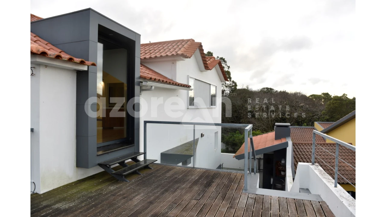 Moradia T3 para Venda em Pico da Pedra Foto 25