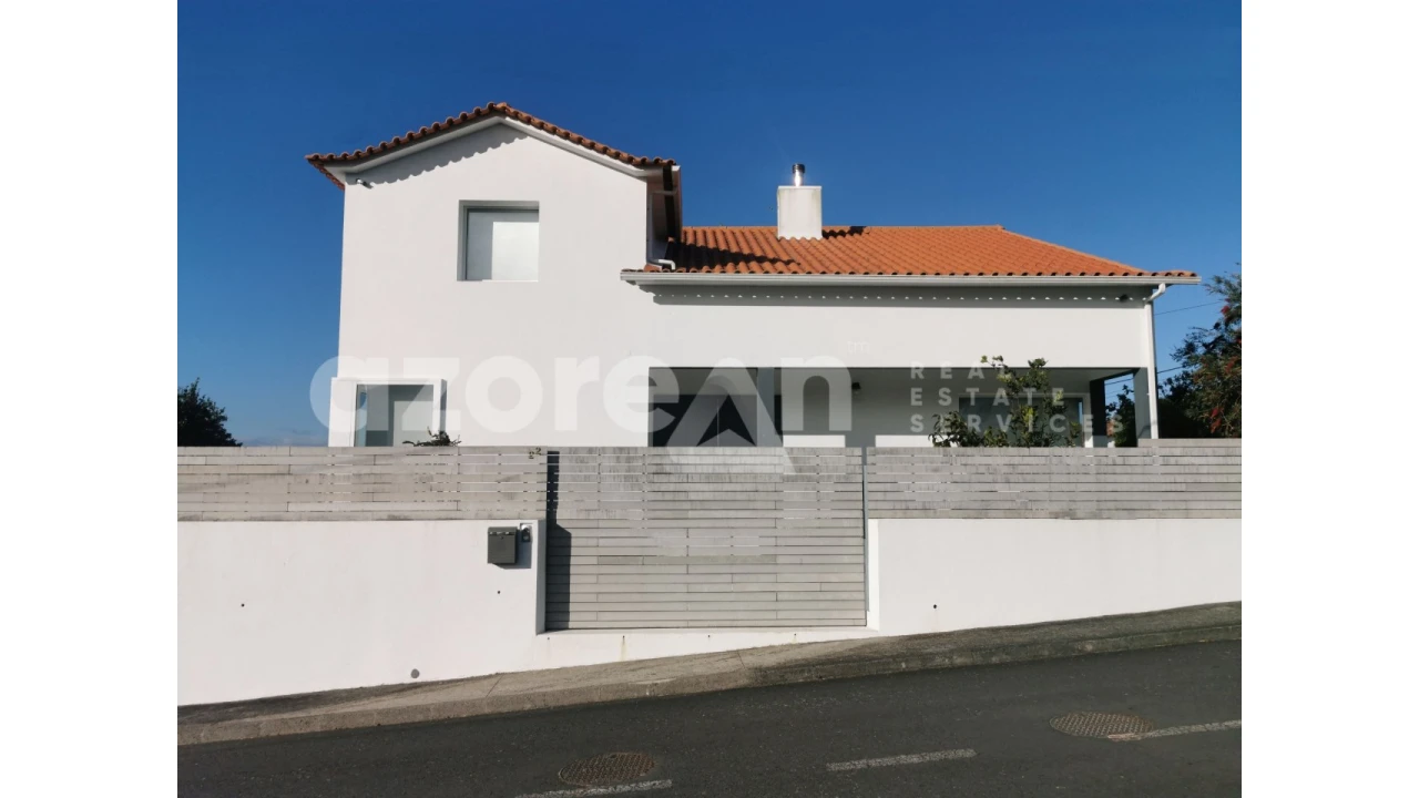 Moradia T3 para Venda em Pico da Pedra Foto 1