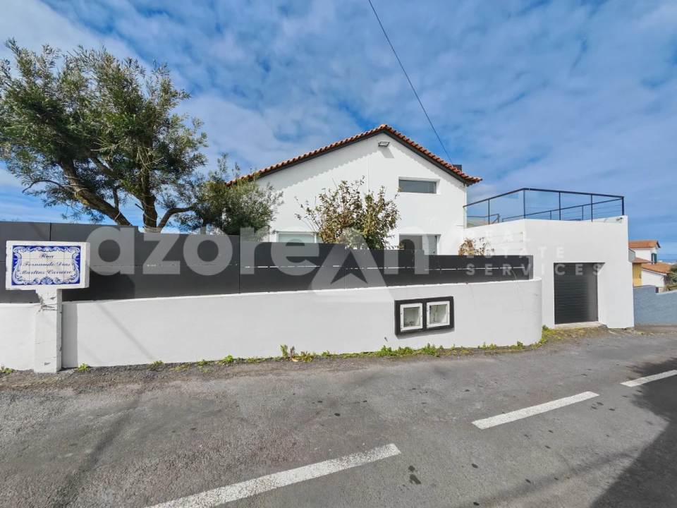 Moradia T3 para Venda em Pico da Pedra Foto 4