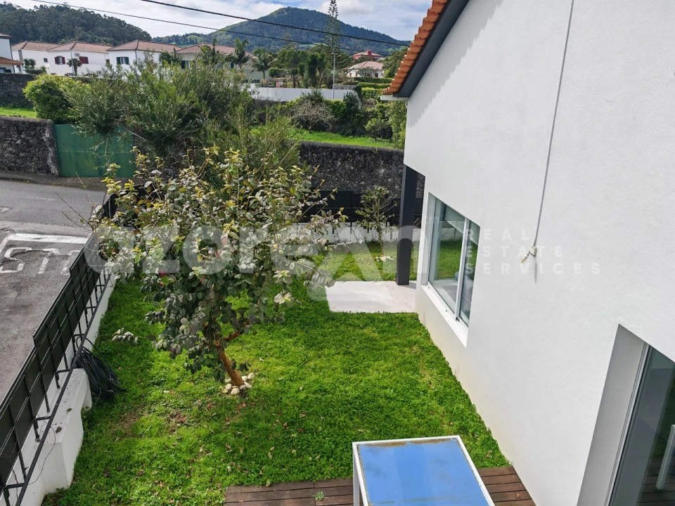 Moradia T3 para Venda em Pico da Pedra Foto 32