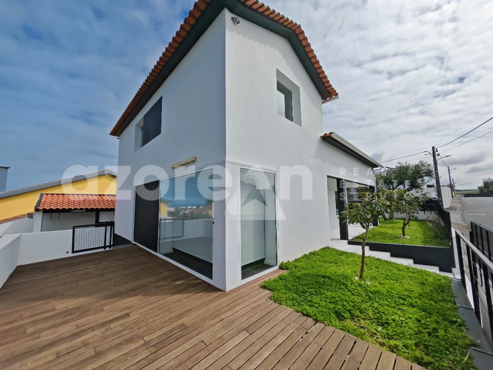 Moradia T3 para Venda em Pico da Pedra Foto 37