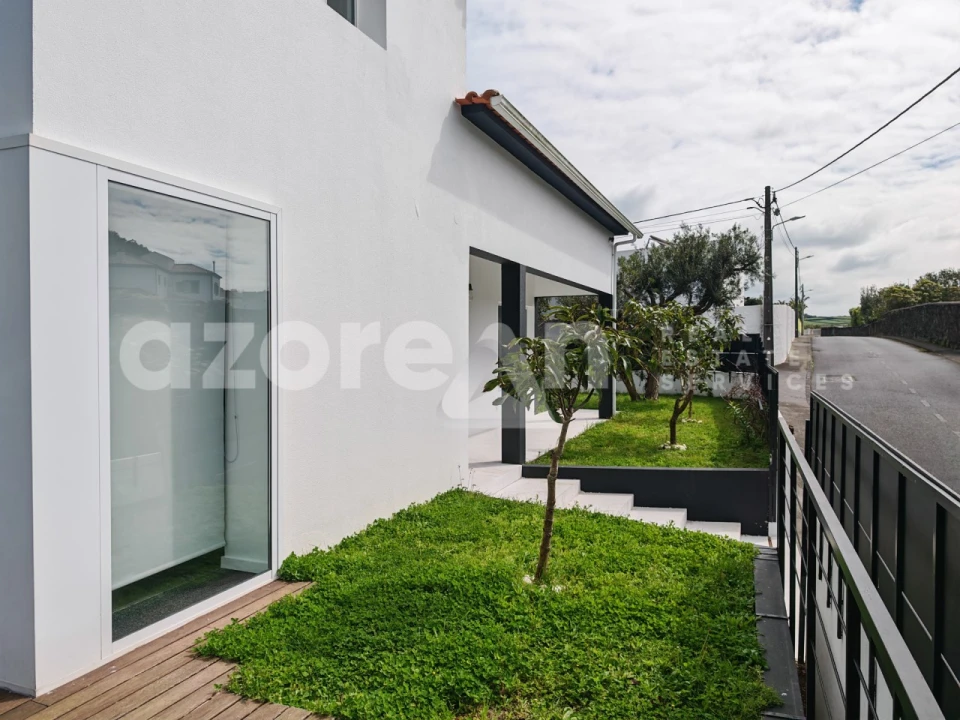 Moradia T3 para Venda em Pico da Pedra Foto 39