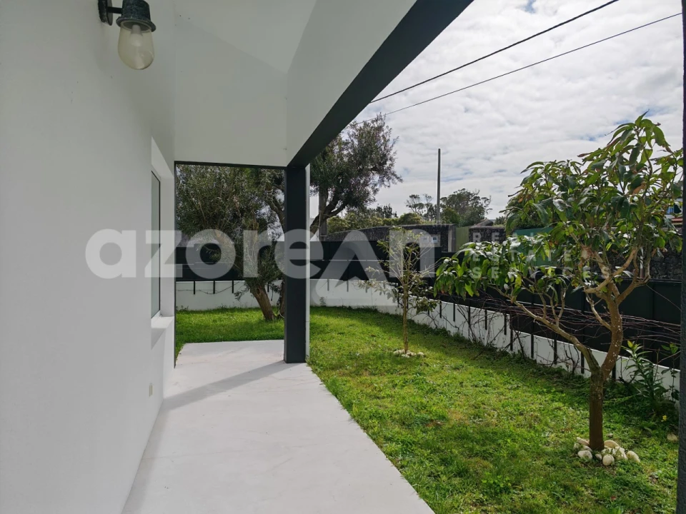 Moradia T3 para Venda em Pico da Pedra Foto 40