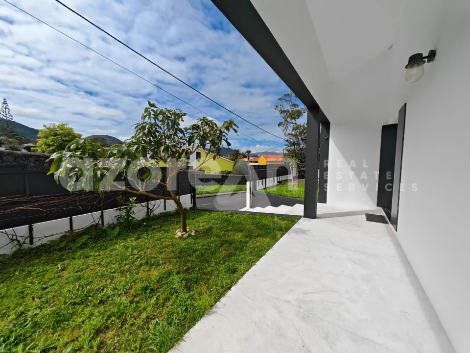 Moradia T3 para Venda em Pico da Pedra Foto 43