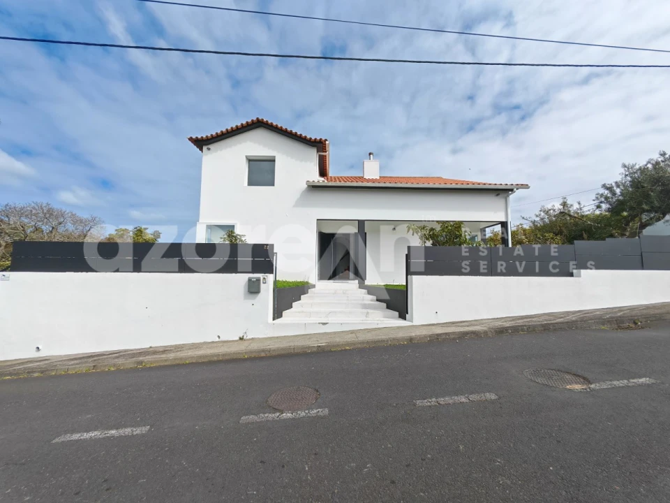 Moradia T3 para Venda em Pico da Pedra Foto 44