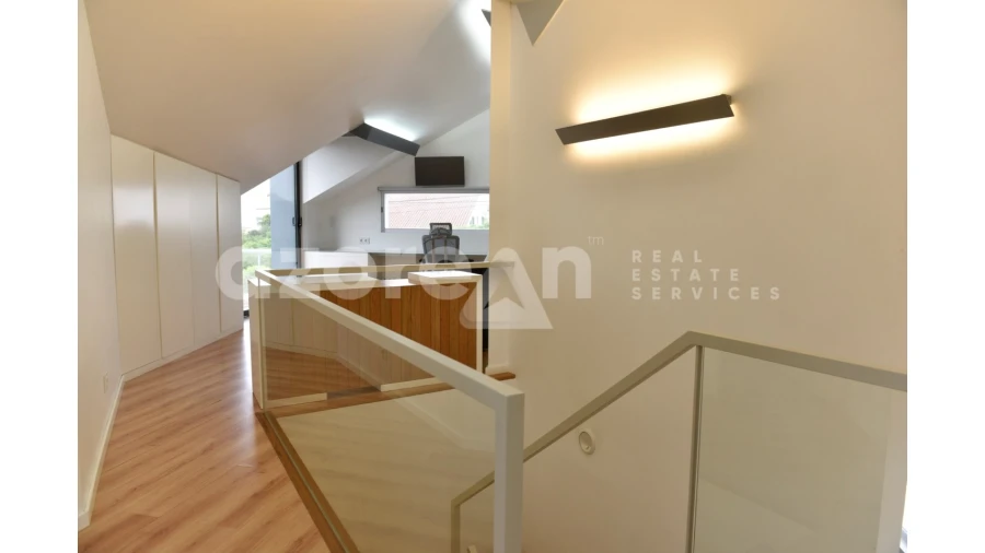 Moradia T3 para Venda em Pico da Pedra Foto 15