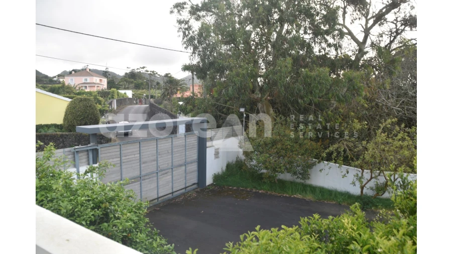 Moradia T3 para Venda em Pico da Pedra Foto 29