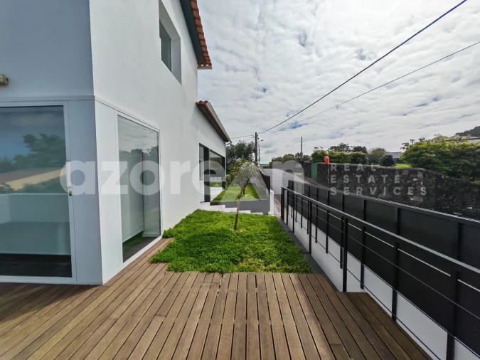 Moradia T3 para Venda em Pico da Pedra Foto 38