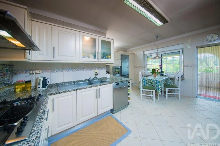 Moradia T6 para Venda em Candosa Foto 17